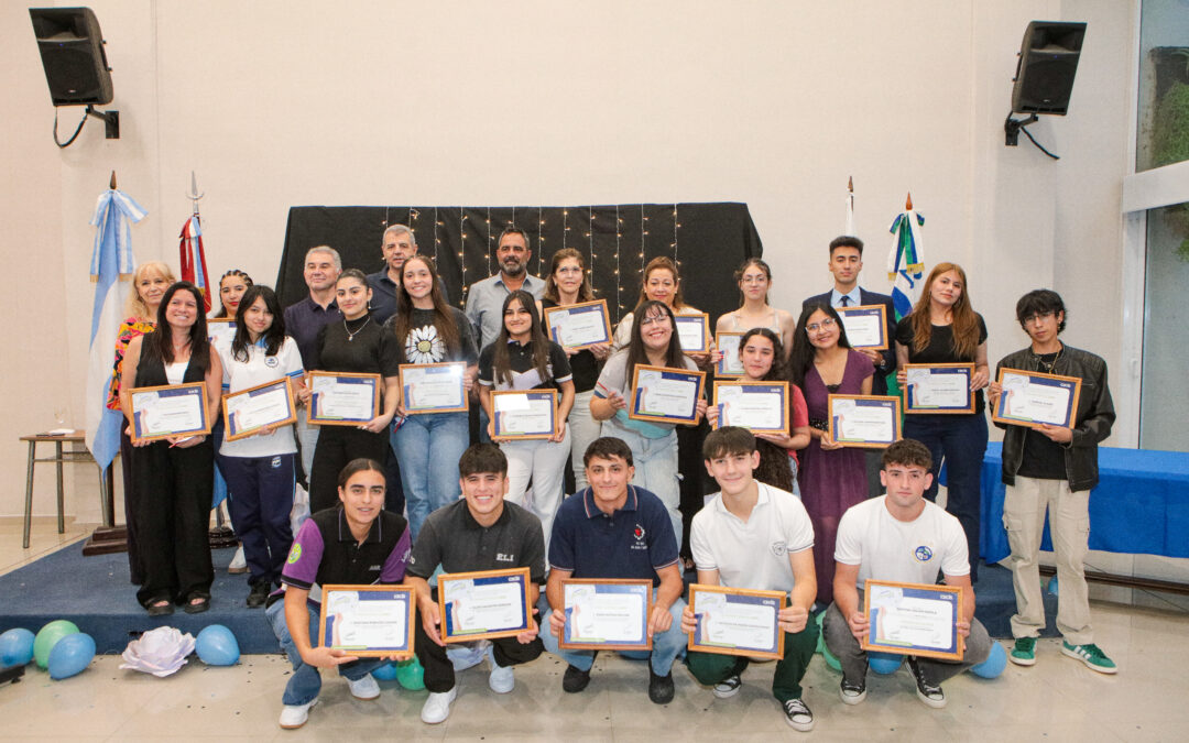 Alumnos de instituciones educativas fueron distinguidos con el Premio Estímulo 2025