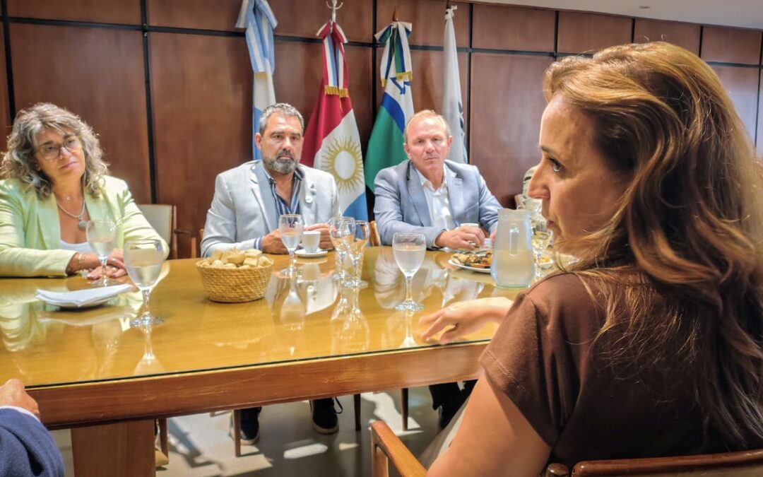 LA VICEGOBERNADORA MYRIAN PRUNOTTO ESTUVO PRESENTE EN EL LANZAMIENTO DE LA ESCUELA DE NEGOCIOS Y SE REUNIÓ CON AUTORIDADES DEL CECIS